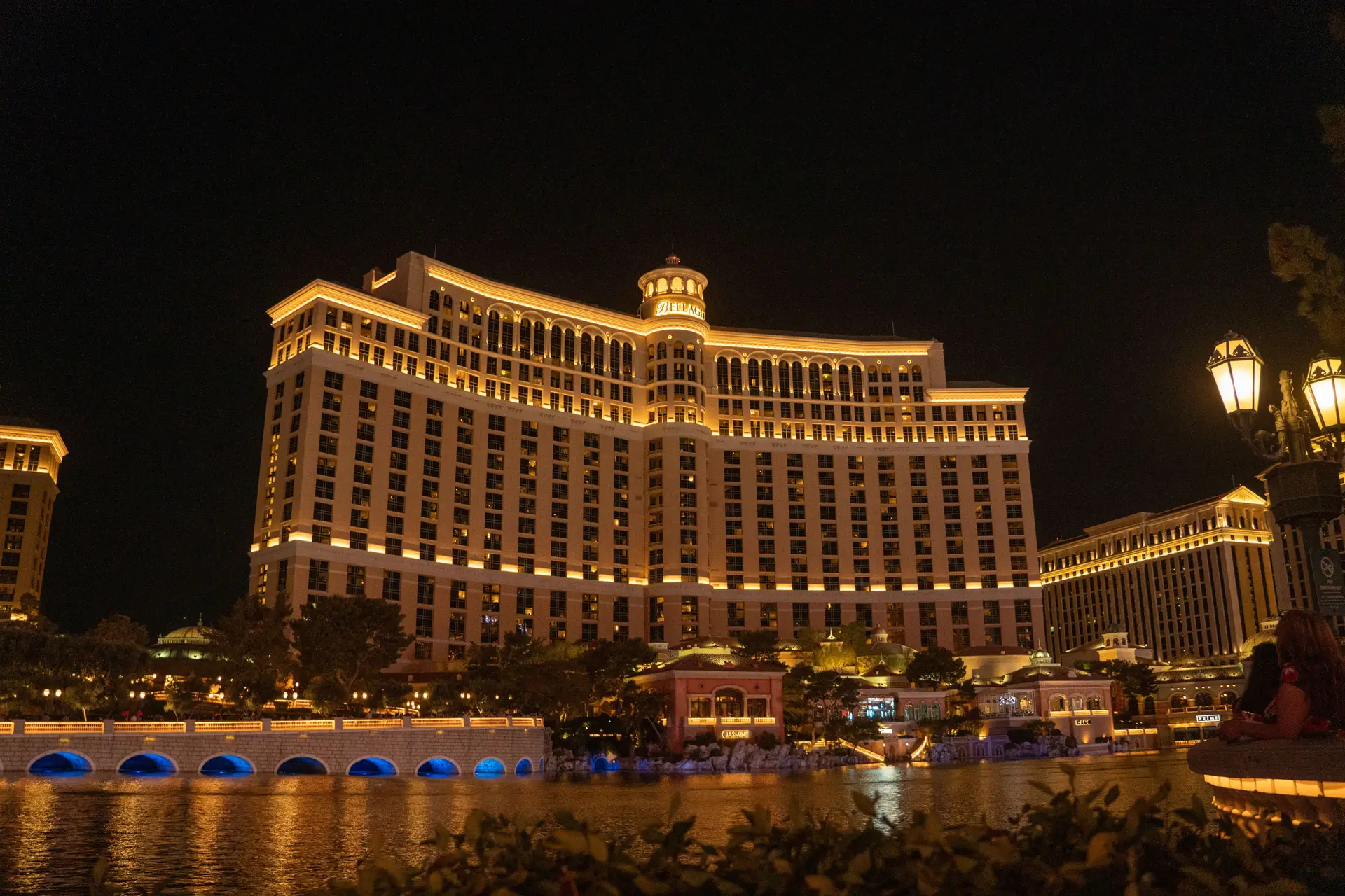 Canadian casino resort arrival drop-off and parking amenities