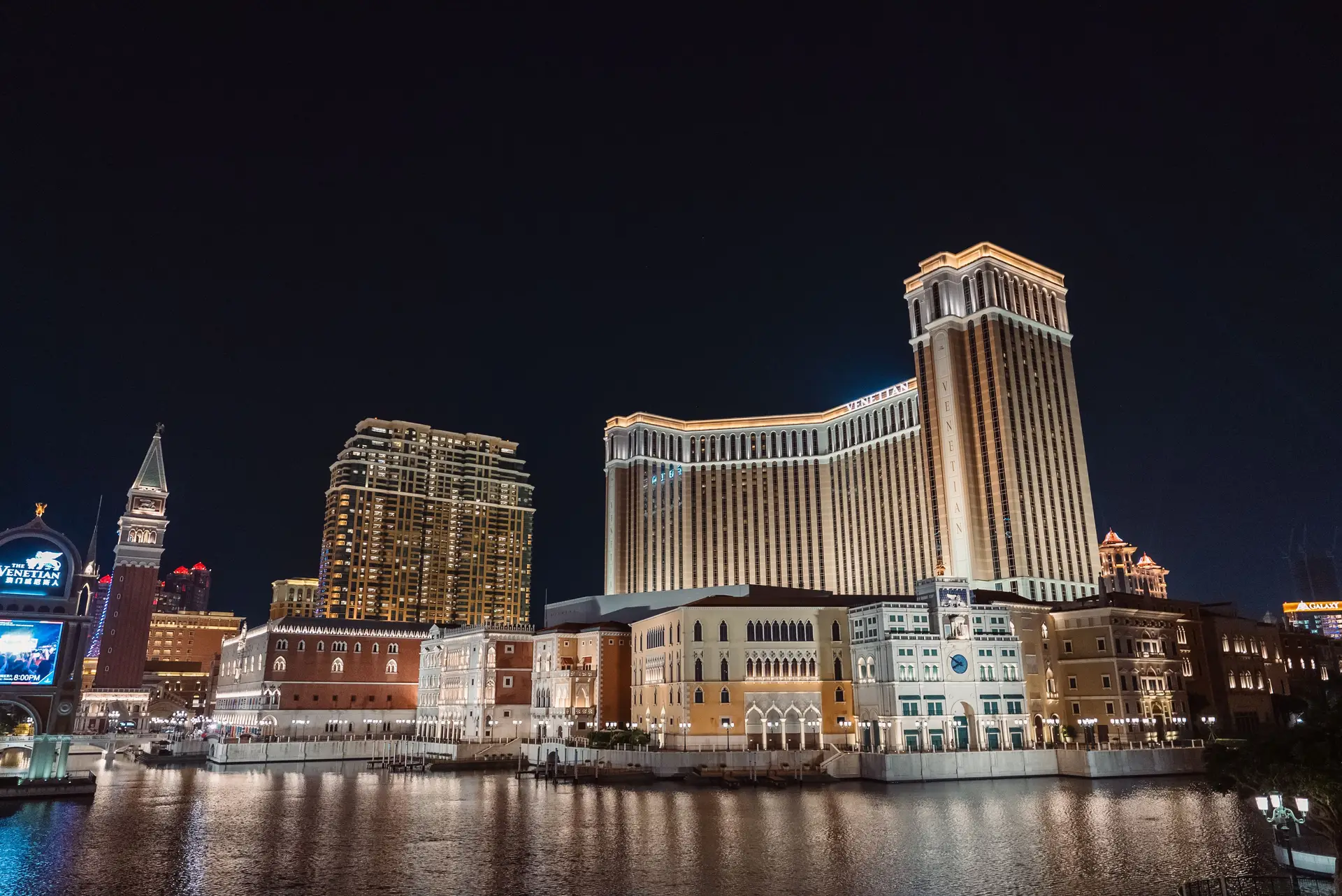 Security, identification check and gaming etiquette at Canadian venues