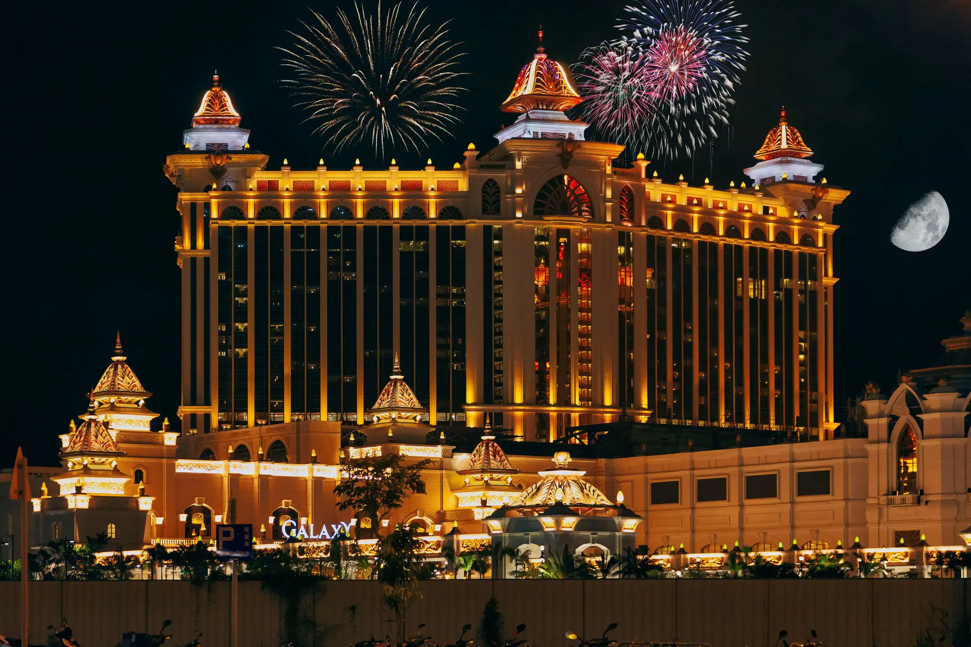 Fine dining and resort amenities inside a luxury Canadian casino